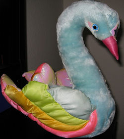 1985 Commonwealth Toys Small Pink My Beautiful Swan